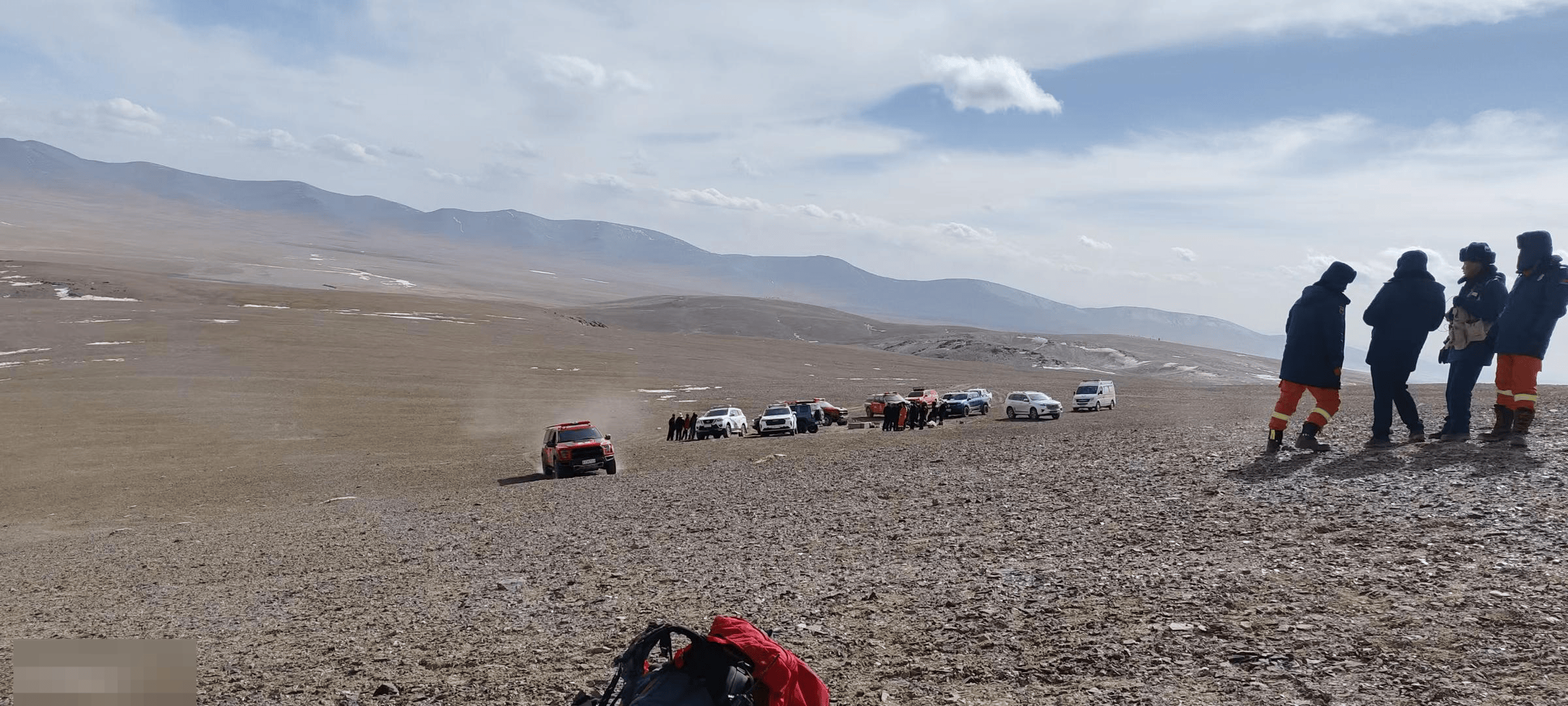 青海玉珠峰3名登山者遇难:搜救人员再次上山转运遗体,事前4人一同登山未报备