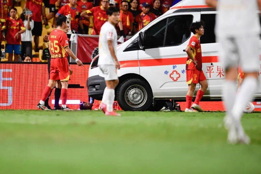 中国足协回应广西外援重伤事件:定性黄牌合理,VAR“黑屏”非故障